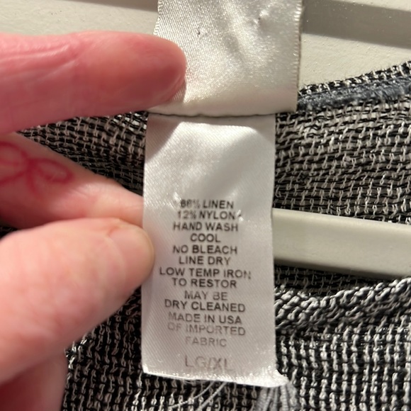 Salt & Pepper Linen Top - Picture 3 of 4